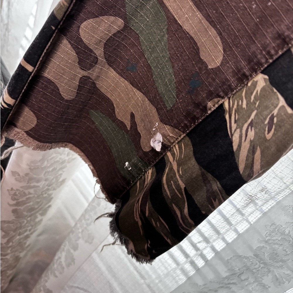 Men's Urban Camouflage Cargo Pants - Picture 3 of 10